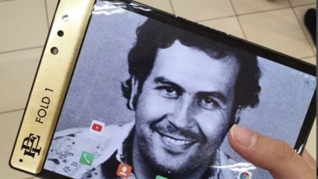 Roberto Escobar chce podbić rynek smartfonów. Wypuścił pierwszy model