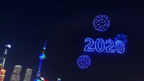 W pokazie świateł w Szanghaju użyto 2 tysiące dronów (fot. YouTube/CGTN America)