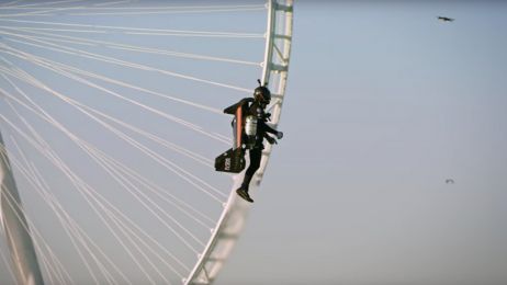 Jetman Dubai osiągnął wysokość 1800 metrów (fot. za YouTube)