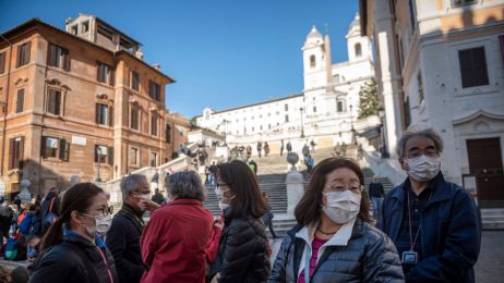 We Włoszech zaostrzono środki bezpieczeństwa w związku z koronawirusem (Photo by Antonio Masiello/Getty Images)