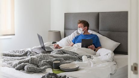 Co zrobić, gdy jeden z domowników zachoruje? (fot. Getty Images)