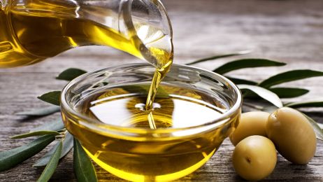 Oliwa z oliwek jest wyjątkowo zdrowa. Nie da się jej zastąpić żadnym innym produktem czy suplementem (fot. Shutterstock)