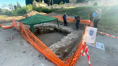 Pod parkingiem we włoskim miasteczku odkryto nietypową świątynię