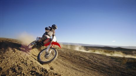 Motocross: jak zacząć trenować? Jak wybrać sprzęt i gdzie można jeździć? (fot. Getty Images)