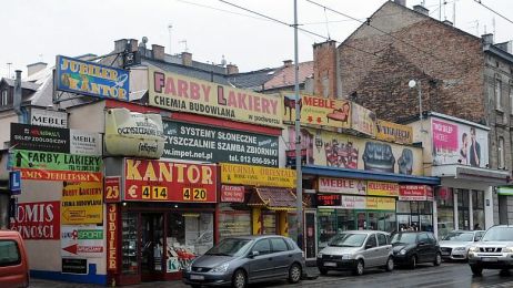 Nawał reklam na budynkach przy ulicy Kawaleryjskiej w Krakowie (fot. krakow.pl/Wiesław Majka)