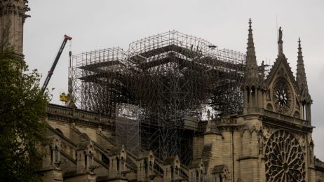 Pożar Katedry Notre Dame uwolnił do atmosfery szkodliwe związki ołowiu (Photo by Nicolas Liponne/NurPhoto via Getty Images)