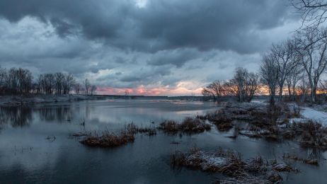 8 stycznia 2020 r., jezioro erie  Nieskute lodem wody jeziora Erie rozciągające się po horyzont  w styczniowy dzień  to skutek coraz  cieplejszych zim.