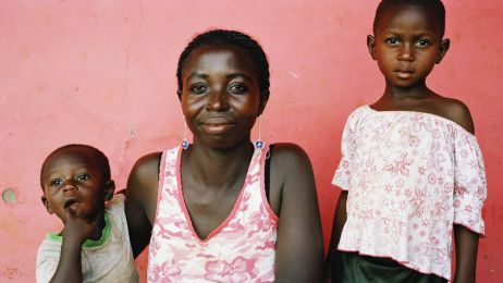 W kobietach z Ghany widzi siebie z końcówki lat 80. „My nie pomagamy, my spłacamy dług”. Wywiad z Elżbietą Wojtczak, Communication Unlimited