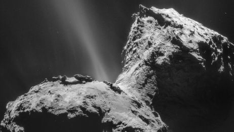 67P/Czuriumow–Gierasimienko – kometa okresowa należąca do rodziny komet Jowisza, odkryta w 1969 roku (fot. NAVCAM/Rosetta/ESA)