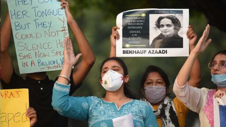 Dzień po dniu kobiety wychodziły na ulice i protestowały, skandując „Wolność bez strachu!” (Photo by Keshav Singh/Hindustan Times via Getty Images)