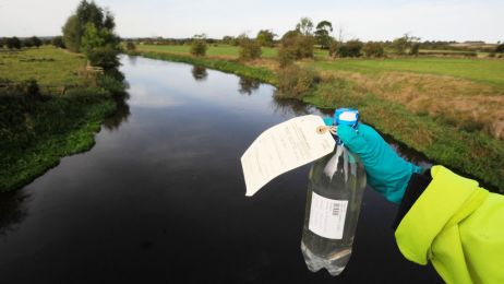 Naukowcy już zapowiedzieli dalsze badania - nad zdrowiem mieszkańców i wodami gruntowymi (fot. Getty Images)
