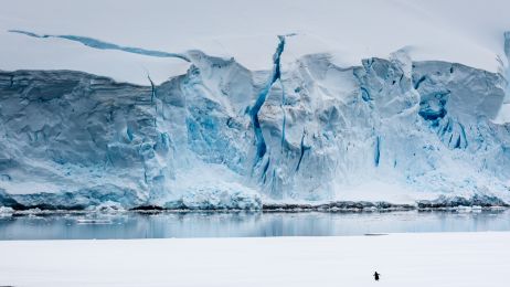 Na maleńkie cząsteczki jarozytu natrafiono w czasie badania rdzenia lodowego z Antarktyki (fot. Getty Images)
