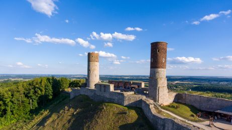 Zamki, pałace i ruiny w Świętokrzyskim: gdzie warto się wybrać? (fot. Getty Images)