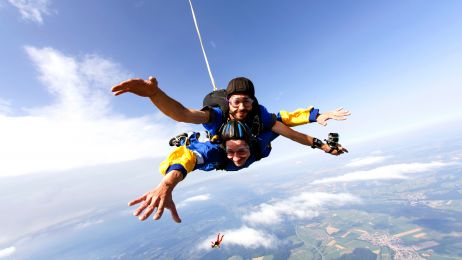 USA: spadochroniarz zmarł po nieotwarciu obu czasz. Czym jest skydiving i jak bezpiecznie go uprawiać?