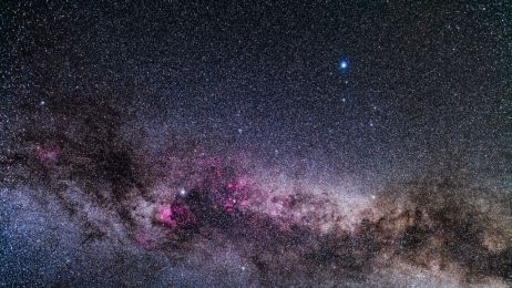 Gwiazdozbiór Lutni: gdzie jest na niebie? Charakterystyka, pochodzenie, mitologia, znaczenie (fot. Alan Dyer/VWPics/Universal Images Group via Getty Images)