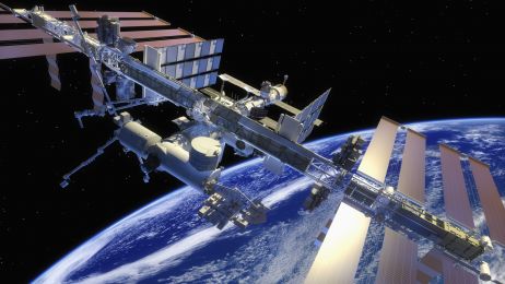 Międzynarodowa Stacja Kosmiczna. To orbitujące laboratorium miało zapewnić nam pokój. Jaki los czeka ISS? (fot. Getty Images)