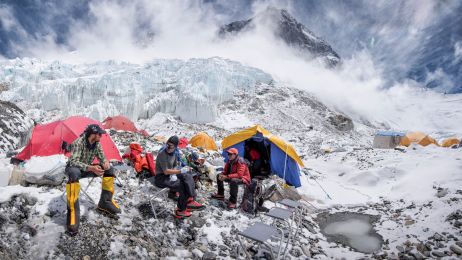 Nepal planuje przenieść bazę pod Mount Everest. Lodowiec topnieje i na miejscu robi się niebezpiecznie