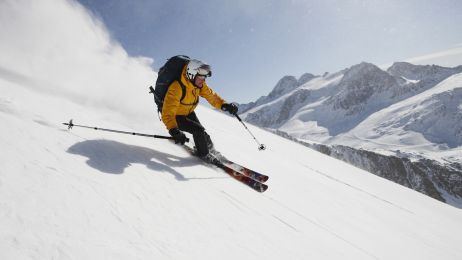 Jakie są techniki jazdy na nartach? Zobacz nasz przewodnik (fot. Getty Images)