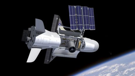 Bezzałogowy, zasilany energią słoneczną wojskowy prom kosmiczny powrócił na Ziemię po 908 dniach na orbicie 