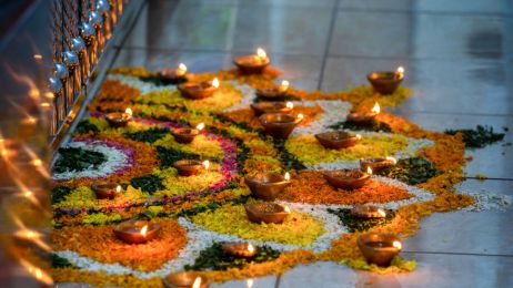 Czym jest Święto Diwali i jak wyglądają obchody święta światła? (fot. Aimee Dilger/SOPA Images/LightRocket via Getty Images)