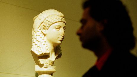 Jak wyglądała Kleopatra, ostatnia królowa Egiptu? Historycy do dziś się o to spierają (fot. Sion Touhig/Newsmakers)