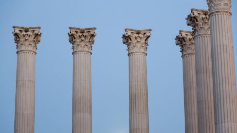 Kolumny korynckie z rzymskiej świątyni w Kordobie (fot. Santiago Urquijo, Getty Images)