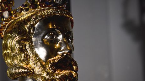 Karol Wielki to analfabeta, ale właśnie jemu Europa zawdzięcza pierwszy renesans. Kim był cesarz Franków? (fot. Sascha Schuermann/Getty Images)