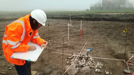 W miejscu, gdzie ma stanąć wyrzutnia rakiet, znaleziono starożytny cmentarz