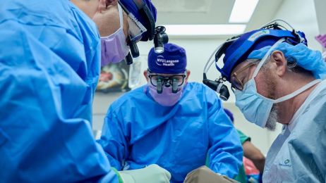 Nerka świni pracuje w ludzkim ciele ponad miesiąc. Operację wykonał chirurg, który sam ma przeszczepione serce (fot. JOE CARROTTA)
