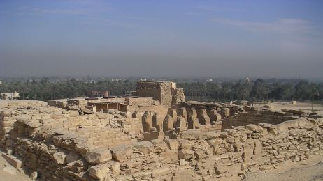 Co to jest mastaba? Tajemnice monumentalnych grobowców