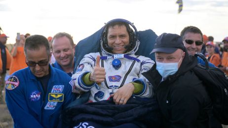 Astronauta wrócił na Ziemię po rekordowych 371 dniach w kosmosie. Jak się czuje? (fot. NASA/Bill Ingalls)