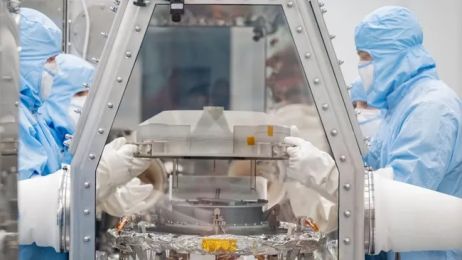 NASA nie może otworzyć pojemnika, który dostarczył próbki planetoidy Bennu. Co poszło nie tak? (fot. NASA/Robert Markowiz)