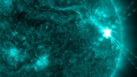 Na Słońcu doszło do potężnego rozbłysku klasy X. Ostatni tak potężny zanotowano w 2017 roku (fot. NASA/SDO)