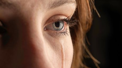 Ludzkie łzy zawierają substancję, która hamuje agresję mężczyzn