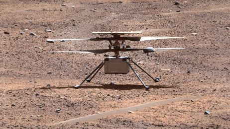 NASA oficjalnie zakończyła misję helikopterka Ingenuity. Pojazd wykonał 72 loty nad Marsem (fot. NASA/JPL-Caltech/ASU/MSSS)