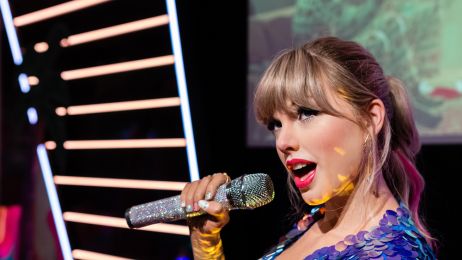 Swiftapokalipsa. Co będzie, jeśli AI zakochają się w Taylor Swift i zastąpią całą muzykę świata coverami w jej stylu?