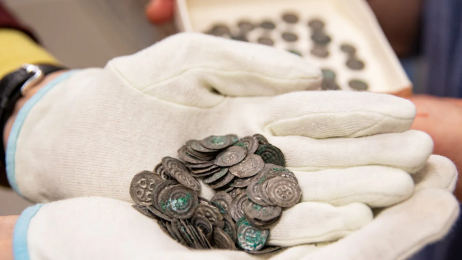 Na średniowiecznym cmentarzu w Szwecji znaleziono skarb. Został ukryty w grobie
