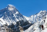 Widok na Mount Everest i Lhotse  od strony doliny Gokyo. Chantal Everestu mimo wielu prób nie zdobyła, na Lhotse stanęła w 1996 r. jako pierwsza kobieta.