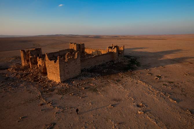 09-well-preserved-roman-fort-jordan-670
