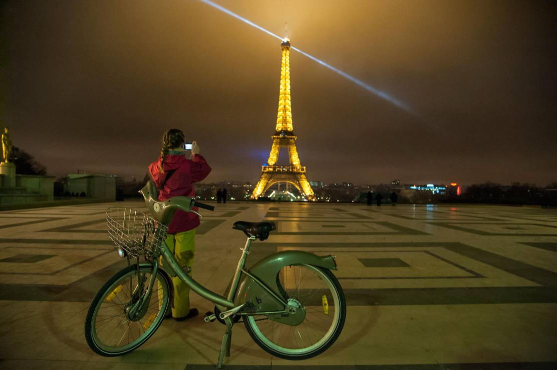 Te zdjęcia przypominają, dlaczego tak bardzo kochamy Paryż i jego wyjątkowy klimat.