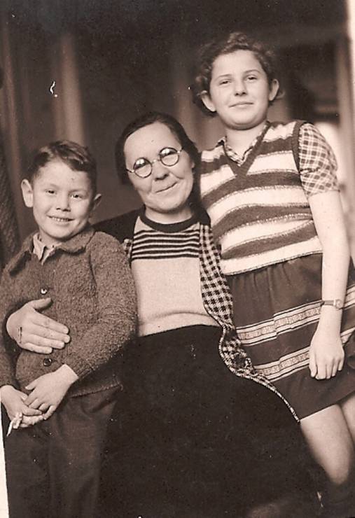 Stanisława z Barbarą i kuzynem Barbary, ok. 1946 fot. archiwum rodzinne
