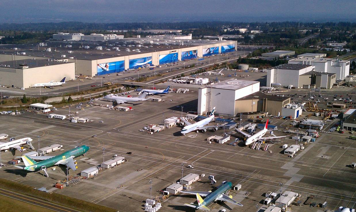 1280px-Aerial_Boeing_Everett_Factory_October_2011-2