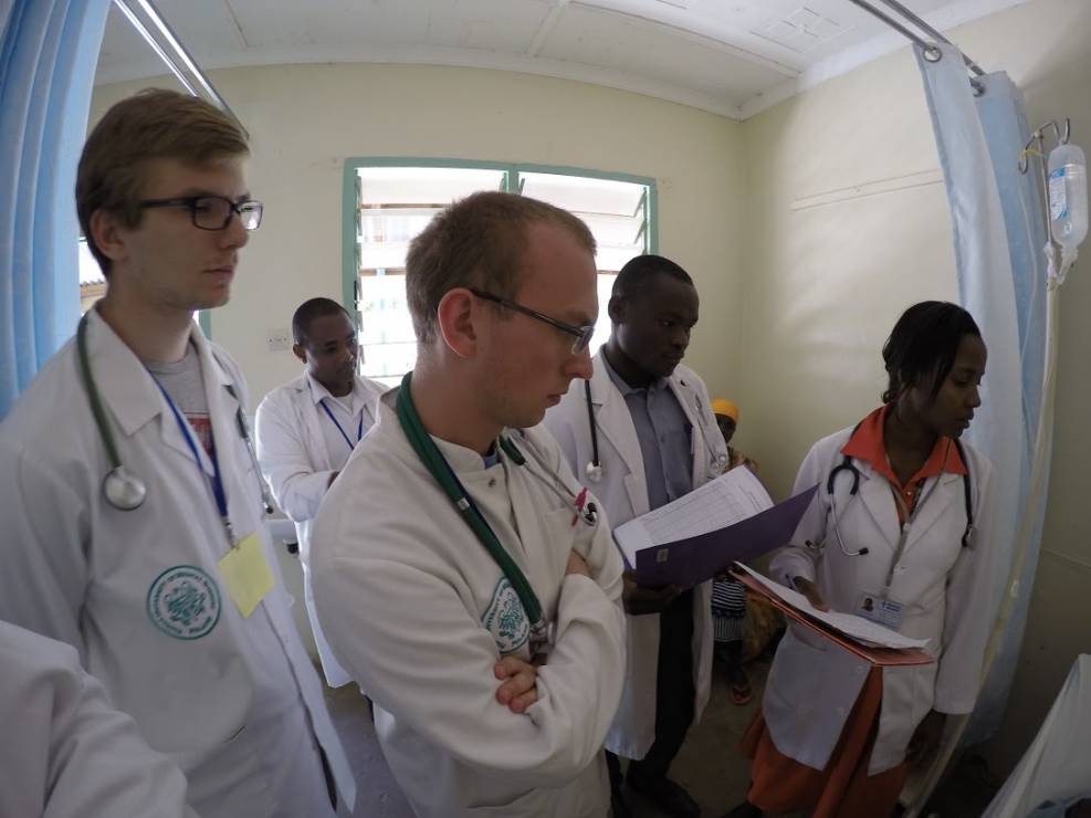 Studenci medycyny leczą z misją