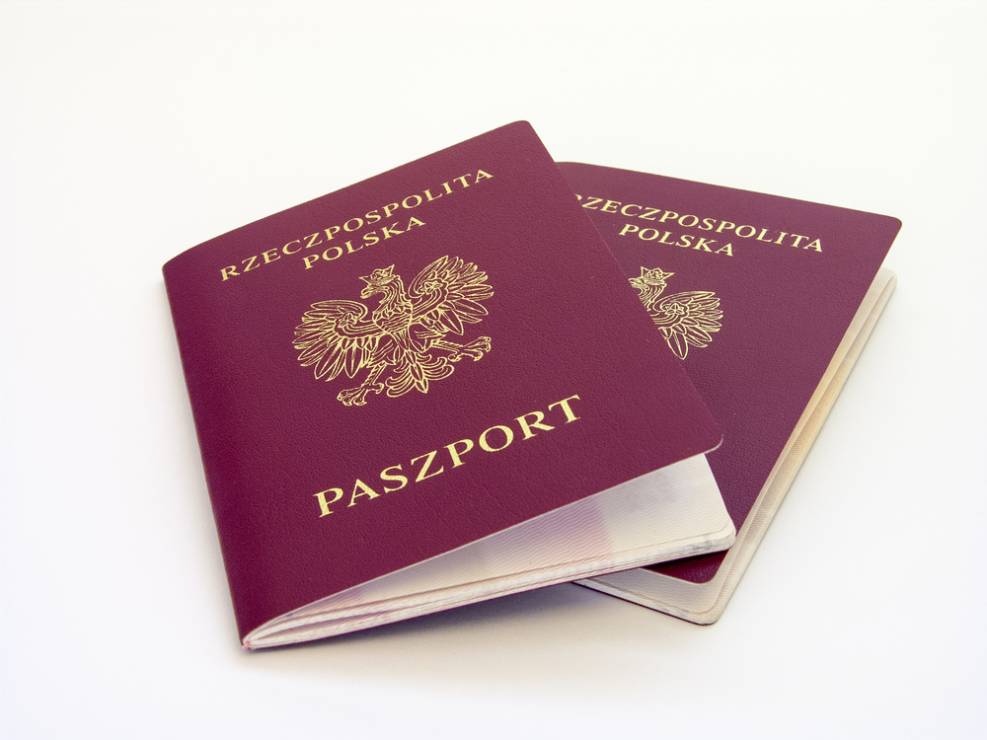 Paszporty w kolorze czerwonym