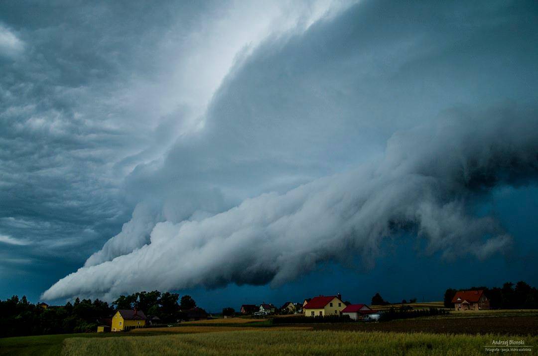 Te zdjęcia pokazują potęgę i piękno przyrody. Polski sezon burz w pełni [GALERIA]