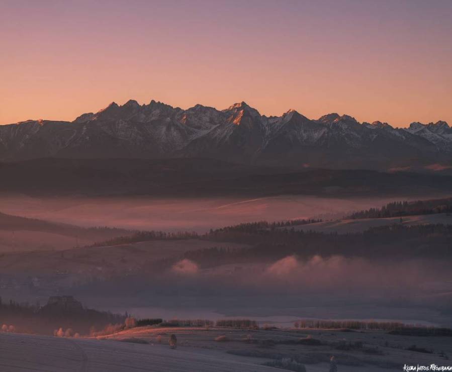 Tatry o świcie podziwiane z Góry Wdżar