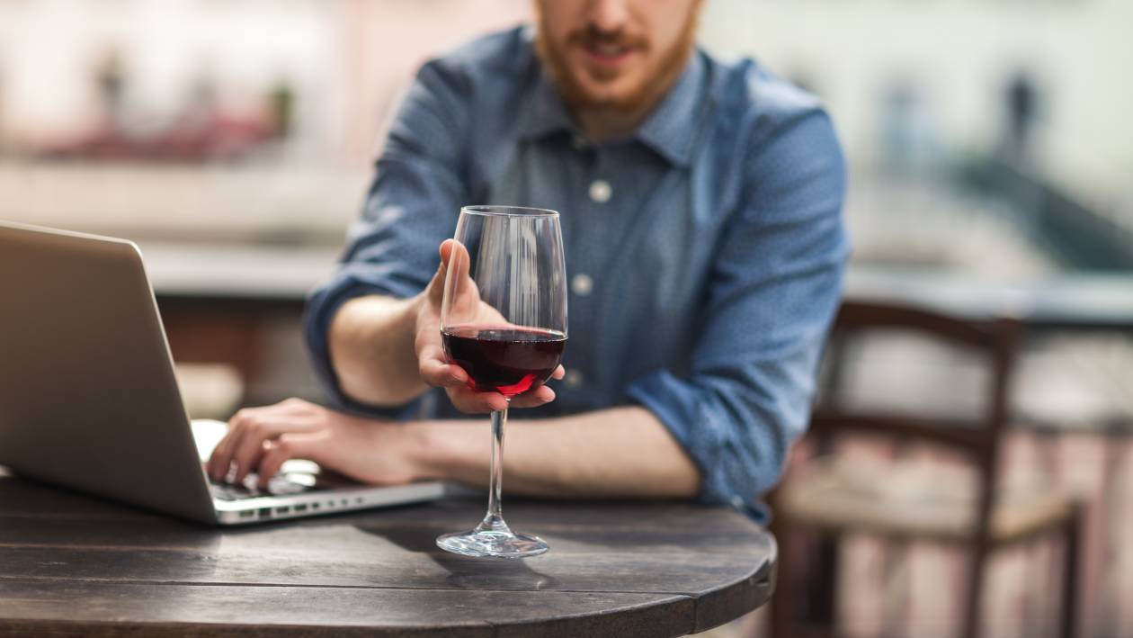 Mit: Czerwone wino podaje się w temperaturze pokojowej