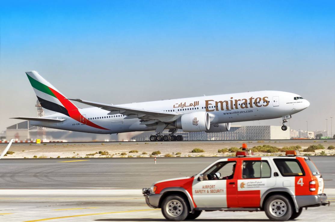 Boeing 777-300ER linii lotniczej Emirates to największy samolot pasażerski, jaki kiedykolwiek latał do Polski i z Polski