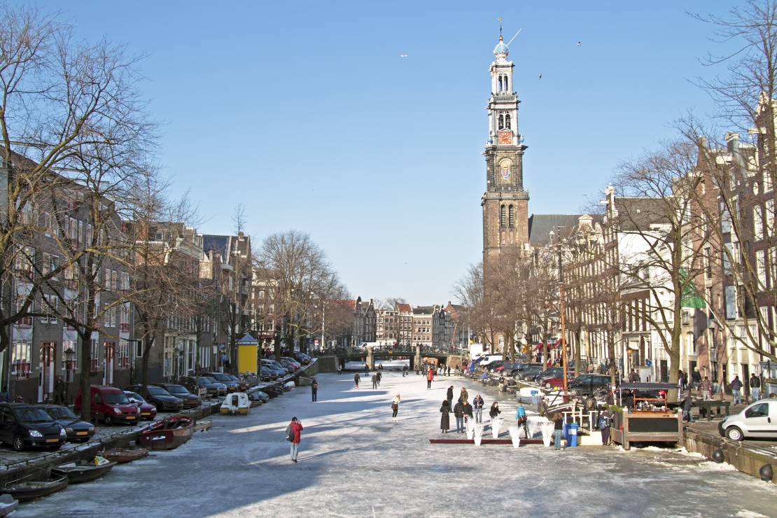 Zamarznięte kanały w Amsterdamie