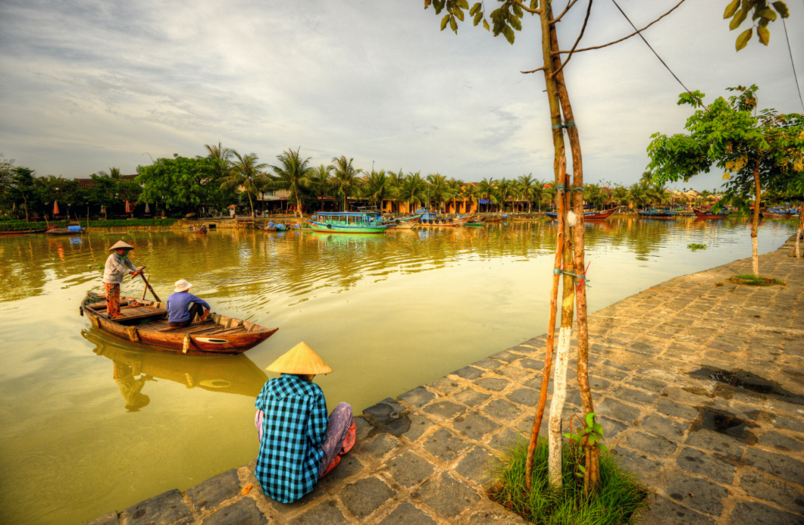 Wzdłuż rzeki Thu Bon rozciąga się stare miasto  w Hoi An.